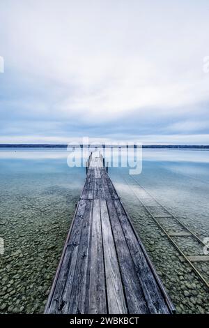 Molo sul lago Ammersee, distretto di Starnberg, Baviera, Germania Foto Stock