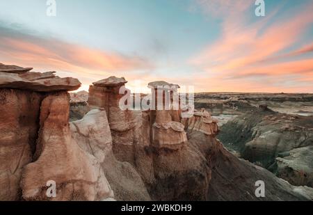 Insoliti paesaggi desertici nelle terre di Bisti, De-na-zin zona selvaggia, New Mexico, Stati Uniti Foto Stock