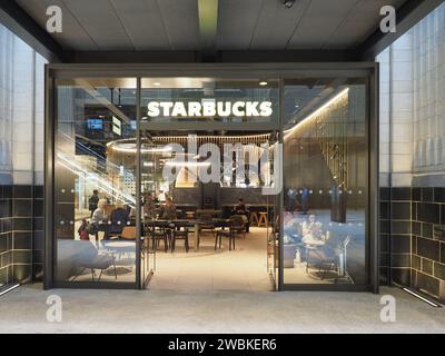 LONDRA, Regno Unito - 7 GIUGNO 2023: Starbucks Storefront Foto Stock