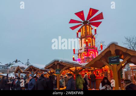 Vilshofen an der Donau, bancarelle allo "Schwimmender Christkindlmarkt" (mercato galleggiante di Natale), fiume Donau (Danubio), bassa Baviera, Baviera, Germania Foto Stock