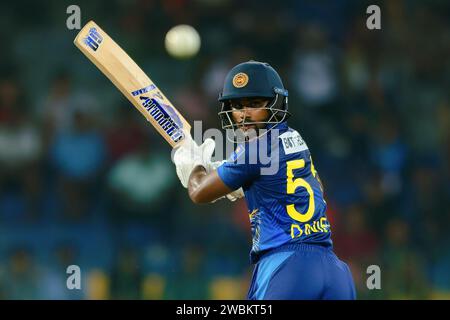 Colombo, Sri Lanka. 11 gennaio 2024. Shevon Daniel dello Sri Lanka gioca un tiro al debutto durante la terza partita di cricket internazionale di un giorno (ODI) tra Sri Lanka e Zimbabwe allo stadio R. Premadasa di Colombo l'11 gennaio 2024. Viraj Kothalwala/Alamy Live News Foto Stock