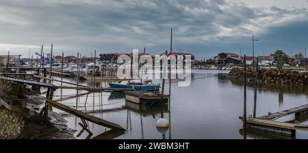 Fattorie portuali e ostriche di Gujan Mestras, in Gironde, nuova Aquitania, Francia Foto Stock