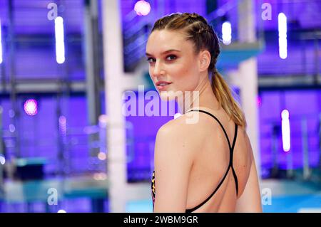 Kim Hnizdo beim Photocall zur Fernsehshow RTL Turmspringen aus der Schwimm- und Sprunghalle im Europasportpark Berlin. Berlin, 11.01.2024 *** Kim Hnizdo alla photocall per lo show televisivo RTL Turmspringen aus der Schwimm und Sprunghalle im Europasportpark Berlin Berlin, 11 01 2024 foto:Xn.xKubelkax/xFuturexImagex turmspringen 4113 Foto Stock
