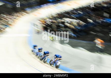 APELDOORN - Team Italia Elisa Balsamo, Martina Fidanza, Vittoria Guazzini e Letizia Paternoster in azione durante la finale di inseguimento a squadre femminile nella seconda giornata dei Campionati europei di ciclismo su pista nell'Apeldoorn Omnisportcentrum. ANP VINCENT JANNINK Foto Stock