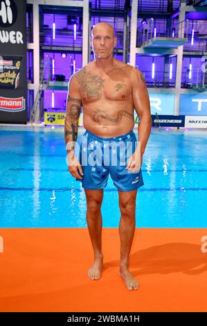 Thorsten Legat beim Photocall zur Fernsehshow RTL Turmspringen aus der Schwimm- und Sprunghalle im Europasportpark Berlin. Berlin, 11.01.2024 *** Thorsten Legat al photocall per lo show televisivo RTL Turmspringen dalla sala nuoto e immersioni nell'Europasportpark Berlin Berlin Berlin, 11 01 2024 foto:Xn.xKubelkax/xFuturexImagex turmspringen 4167 Foto Stock