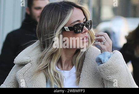 Milan, IT. 11 gennaio 2024. Diletta Leotta cammina nel centro credito: Agenzia fotografica indipendente/Alamy Live News Foto Stock