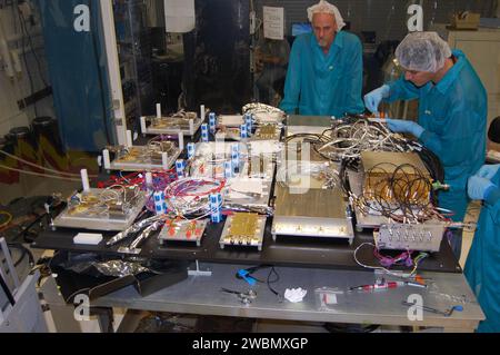 Il Goddard Space Flight Center della NASA ha completato lo sviluppo e ha consegnato il radiometro Aquarius al Jet Propulsion Laboratory di Pasadena, California, per l'integrazione con lo strumento satellitare Aquarius, supportando le misurazioni della salinità oceanica e la ricerca sul clima. Foto Stock