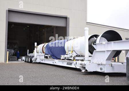 Gli stadi del razzo Pegasus XL per la missione NuSTAR furono spostati all'interno della Vandenberg Air Force base per l'elaborazione di veicoli spaziali prima di essere portati all'atollo di Kwajalein per il lancio, supportando un telescopio a raggi X ad alta energia per studiare buchi neri, resti di supernova, raggi cosmici e fisica astrofisica estrema. Foto Stock