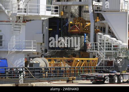 Due motori F-1 del primo stadio dei razzi Saturn V utilizzati nelle missioni lunari Apollo sono stati recuperati dall'Oceano Atlantico dal team di Jeff Bezos e saranno restaurati per essere esposti al pubblico. Foto Stock