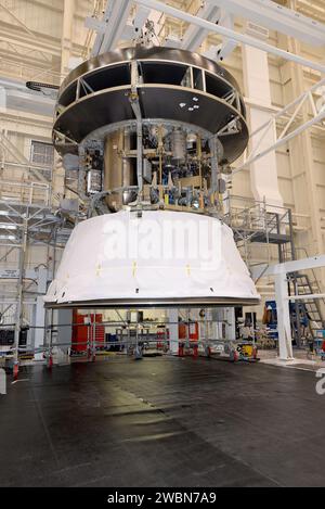 Il modello di test European Service Module per Orion è collegato all'adattatore Crew Module e sottoposto a test di vibrazione, acustica e shock presso la stazione Plum Brook della NASA in Ohio il 23 gennaio 2016. Foto Stock