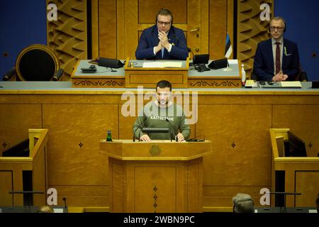 Tallinn, Estonia. 11 gennaio 2024. Il presidente ucraino Volodymyr Zelenskyy si rivolge al Riigikogu, il parlamento dell'Estonia presso l'edificio del Parlamento nel castello di Toompea, l'11 gennaio 2024 a Tallinn, Estonia. Credito: Ucraina Presidenza/Ufficio stampa presidenziale ucraino/Alamy Live News Foto Stock