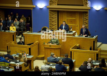 Tallinn, Estonia. 11 gennaio 2024. Il presidente ucraino Volodymyr Zelenskyy si rivolge al Riigikogu, il parlamento dell'Estonia presso l'edificio del Parlamento nel castello di Toompea, l'11 gennaio 2024 a Tallinn, Estonia. Credito: Ucraina Presidenza/Ufficio stampa presidenziale ucraino/Alamy Live News Foto Stock