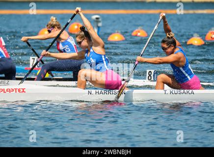 Dartmouth, Canada. 6 agosto 2022. Nevin Harrison e Ten Kusaka dagli Stati Uniti in azione nella gara femminile C-2 200m Final World Championships. I Campionati del mondo di canoa e Paracanoe 2022 si svolgono sul lago Banook a Dartmouth (Halifax). Foto Stock