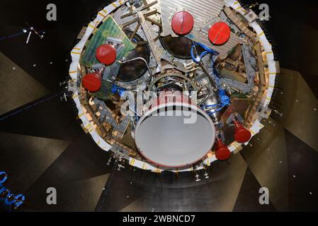Il modello di test European Service Module è montato sull'adattatore per veicoli spaziali Orion ed è stato testato per l'integrità strutturale e le condizioni di lancio alla stazione di Plum Brook della NASA, Ohio, il 23 gennaio 2016. Foto Stock