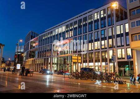 Unternehmenszentrale des Reiseportals HRS, am Kölner Hauptbahnhof, am Breslauer Platz, Kölner Dom, Köln, NRW, Deutschland, HBF Köln *** sede centrale del portale viaggi HRS, presso la stazione centrale di Colonia, a Breslauer Platz, Cattedrale di Colonia, Colonia, NRW, Germania, stazione centrale di Colonia Foto Stock