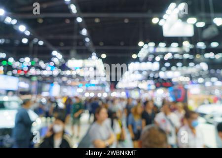 Sfocatura dello sfondo sfocato di pubblico exhibition hall. Fiere commerciali, fiera del lavoro o del mercato azionario. Organizzazione o azienda evento, scambi commerciali Foto Stock