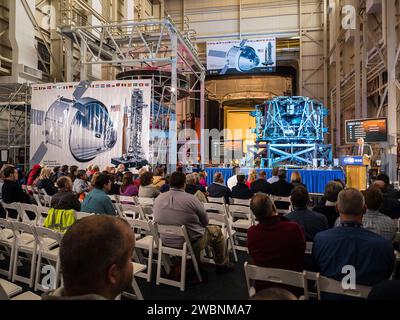 Il NASA Glenn Research Center fotografa l'articolo del test strutturale del modulo di servizio europeo presso lo Space Power Facility, Plum Brook Station, Sandusky, Ohio, il 30 novembre, 2015. Foto Stock