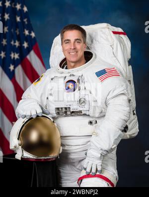 Ritratto ufficiale della NASA dell'astronauta Chris Cassidy scattato il 16 gennaio 2020, mostrandolo in abiti standard da astronauta. Foto Stock