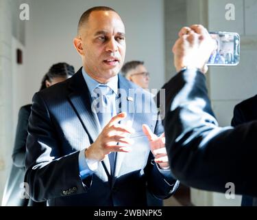 Washington, Distretto di Columbia, USA. 11 gennaio 2024. Il rappresentante degli Stati Uniti HAKEEM JEFFRIES (D-NY) parla con i giornalisti del Campidoglio degli Stati Uniti. (Immagine di credito: © Michael Brochstein/ZUMA Press Wire) SOLO USO EDITORIALE! Non per USO commerciale! Foto Stock