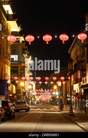 Lanterne cinesi di notte a Chinatown a San Francisco Foto Stock