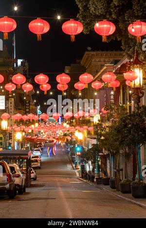 Lanterne cinesi di notte a Chinatown a San Francisco Foto Stock