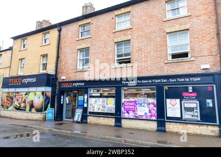 Negozio di alimentari e vini Tesco Express a Moreton in Marsh , The cotswolds, Gloucestershire,Inghilterra,Regno Unito,2023 Foto Stock