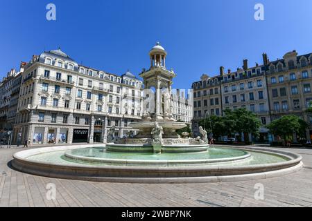 Lione, Francia - 16 agosto 2022: Fontana a Jacobin's Place a Lione, Francia Foto Stock