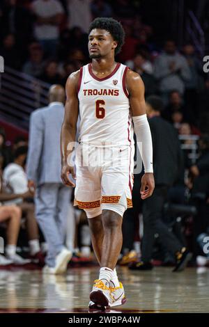 USC Trojans guardia Bronny James (6) durante una partita di basket maschile NCAA contro i Washington State Cougars, mercoledì 10 gennaio 2024, al Galen Foto Stock