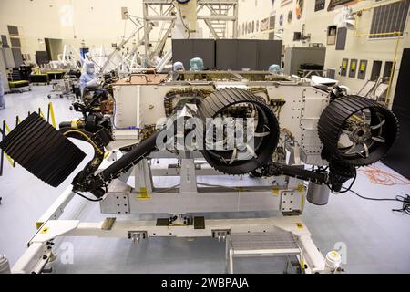 Il rover Mars 2020 è sottoposto a trattamento all'interno del Payload ...