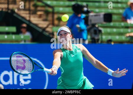 Melbourne, Victoria, Australia. 12 gennaio 2024. MELBOURNE, AUSTRALIA - 12 GENNAIO: La Russia Mirra Andreeva gioca contro Danielle Collins gioca nella terza giornata del Kooyong Classic 2024 a Kooyong il 12 gennaio 2024 a Melbourne, Australia. (Immagine di credito: © Chris Putnam/ZUMA Press Wire) SOLO USO EDITORIALE! Non per USO commerciale! Foto Stock