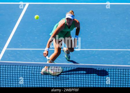 Melbourne, Victoria, Australia. 12 gennaio 2024. MELBOURNE, AUSTRALIA - 12 GENNAIO: La Russia Mirra Andreeva gioca contro Danielle Collins gioca nella terza giornata del Kooyong Classic 2024 a Kooyong il 12 gennaio 2024 a Melbourne, Australia. (Immagine di credito: © Chris Putnam/ZUMA Press Wire) SOLO USO EDITORIALE! Non per USO commerciale! Foto Stock