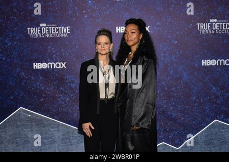Città del Messico, Messico. 11 gennaio 2024. L'attrice americana Jodie Foster e il pugile e l'attrice Kali Reis stanno assistendo al tappeto blu per la premiere della serie televisiva di HBO 'True Detective: Night Country' alla Cineteca Nacional di città del Messico, Messico, l'11 gennaio 2023. (Foto di Carlos Tischler/Eyepix Group) (foto di Eyepix/NurPhoto) credito: NurPhoto SRL/Alamy Live News Foto Stock