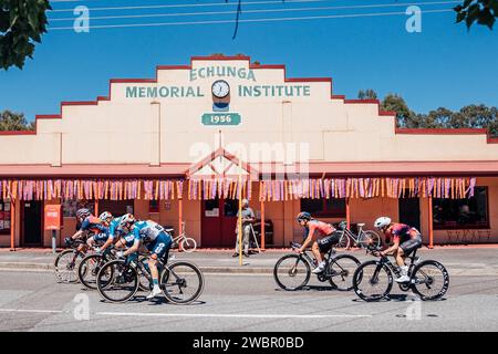 Adelaide, Australia. 12 gennaio 2024. Foto di Zac Williams/SWpix.com - 12/01/2024 - Cycling - 2024 Women's Tour Down Under - Stage 1: Da Hahndorf a Cambelltown (93 km) - Credit: SWpix/Alamy Live News Foto Stock