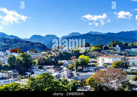 Edifici con vista sulla città del castello, monte Odawara Kanagawa, Giappone Foto Stock