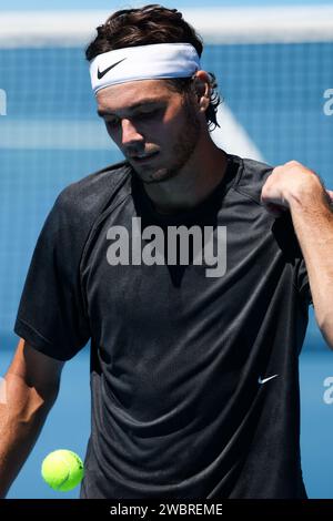Melbourne, Victoria, Australia. 12 gennaio 2024. MELBOURNE, AUSTRALIA - 12 GENNAIO: Atmosfera davanti all'Australian Open 2024 al Melbourne Park il 12 gennaio 2024 a Melbourne, Australia. (Immagine di credito: © Chris Putnam/ZUMA Press Wire) SOLO USO EDITORIALE! Non per USO commerciale! Foto Stock