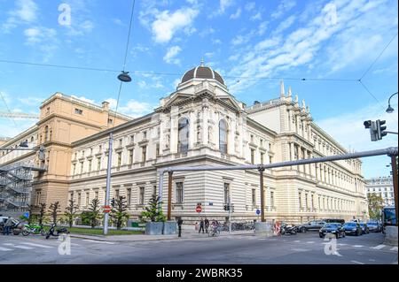 Vienna, Austria. L'Università di Vienna è un'università pubblica con sede a Vienna. Fu fondata dal duca Rodolfo IV nel 1365 Foto Stock