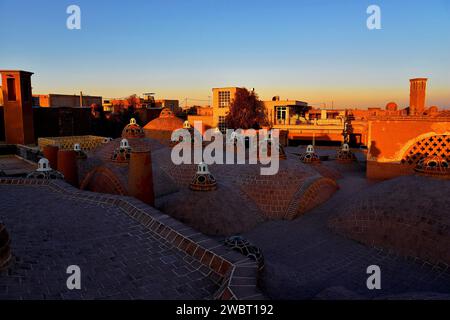 Tetto a cupola del Sultan Amir Ahmad Bathhouse alias Qasemi Bathhouse in Kashan, costruito nel XVI secolo durante l'era safavide Foto Stock