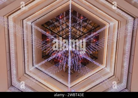 vista dal soffitto in vetro della hall Foto Stock