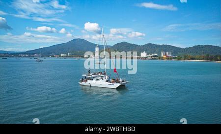 Esplora Langkawi e la sua isola del 99 attraverso il noleggio di una barca Foto Stock