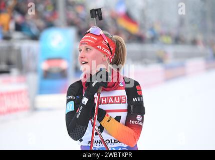 Ruhpolding, Germania. 12 gennaio 2024. Biathlon: Coppa del mondo, sprint 7,5 km, donne. Julia Tannheimer dalla Germania alla fine. Crediti: Sven Hoppe/dpa/Alamy Live News Foto Stock