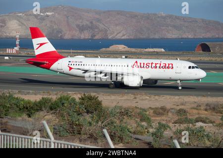 Rullaggio dell'Airbus A320 dell'Austrian Airlines Foto Stock