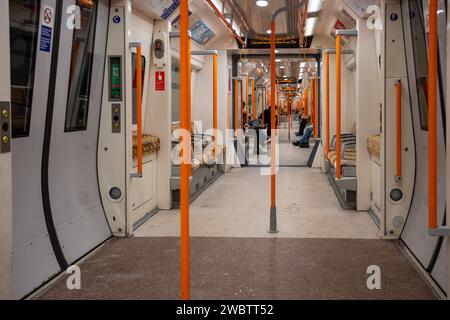 Londra Inghilterra Regno Unito 10 gennaio 2024 London Overground Train Carriage Foto Stock