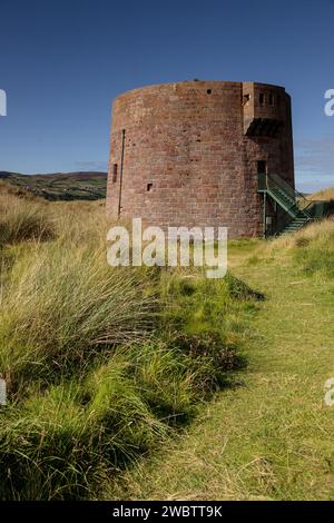 Torre martello a Magilligan Point, contea di Londonderry, Irlanda del Nord Foto Stock