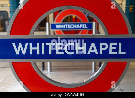 Londra Inghilterra Regno Unito 10 gennaio 2024 South London Overground Underground Train Sign Whitechapel Foto Stock