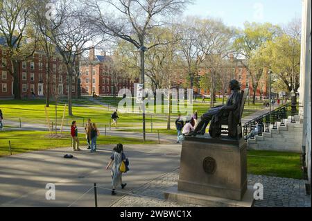 Cambridge, Massachusetts, USA, statua di John Harvard, Harvard Yard, Università di Harvard, Cambridge, ma (Rick Friedman / Polaris ) Foto Stock