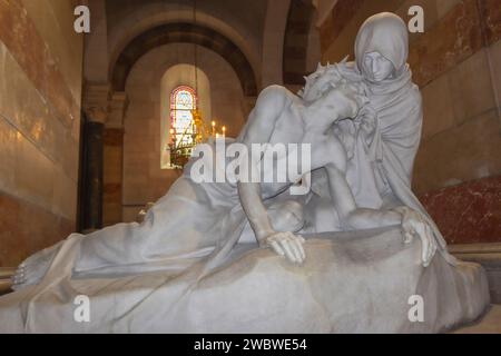 Cattedrale di Marsiglia, Marsiglia, Francia. Statua di Maria e Gesù dopo la crocifissione. Foto Stock