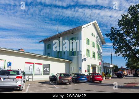 Prien am Chiemsee: Stazione ferroviaria di Prien am Chiemsee a Oberbayern, Chiemsee Alpenland, alta Baviera, Bayern, Baviera, Germania Foto Stock