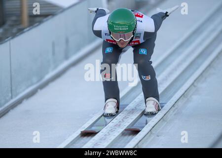 Il tedesco Thannheimer Wendelin gareggia durante il salto con gli sci maschile HS 106 alla Fis Nordic Combined World Cup di Oberstdorf il 12 gennaio 2024 Foto Stock