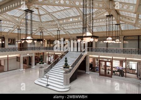 Chicago, Illinois, USA-27 settembre 2023; interno di uffici storici Rookery Building a South LaSalle Street, il più antico edificio alto di Chicago Foto Stock