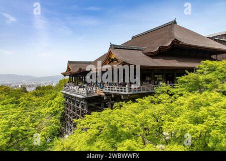 Higashiyama Ward, Kyoto, Giappone; 14 aprile 2023; tempio buddista Kiyomizu-dera (monastero dell'acqua pura) e sito patrimonio dell'umanità dell'UNESCO Foto Stock